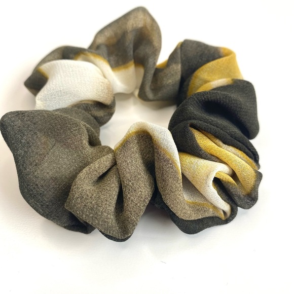 multi color Scrunchie - Picture 1 of 3